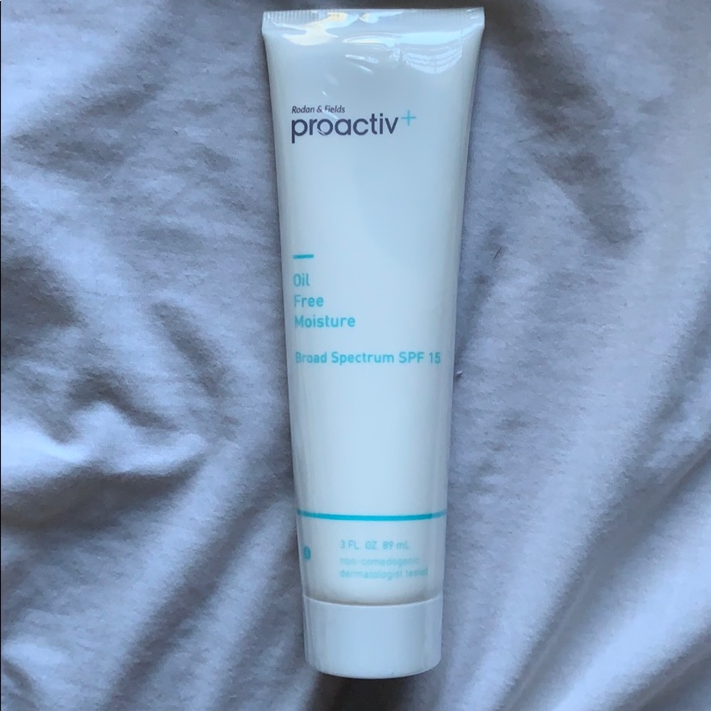 Proactiv + oil free moisture SPF 15 3oz NEW